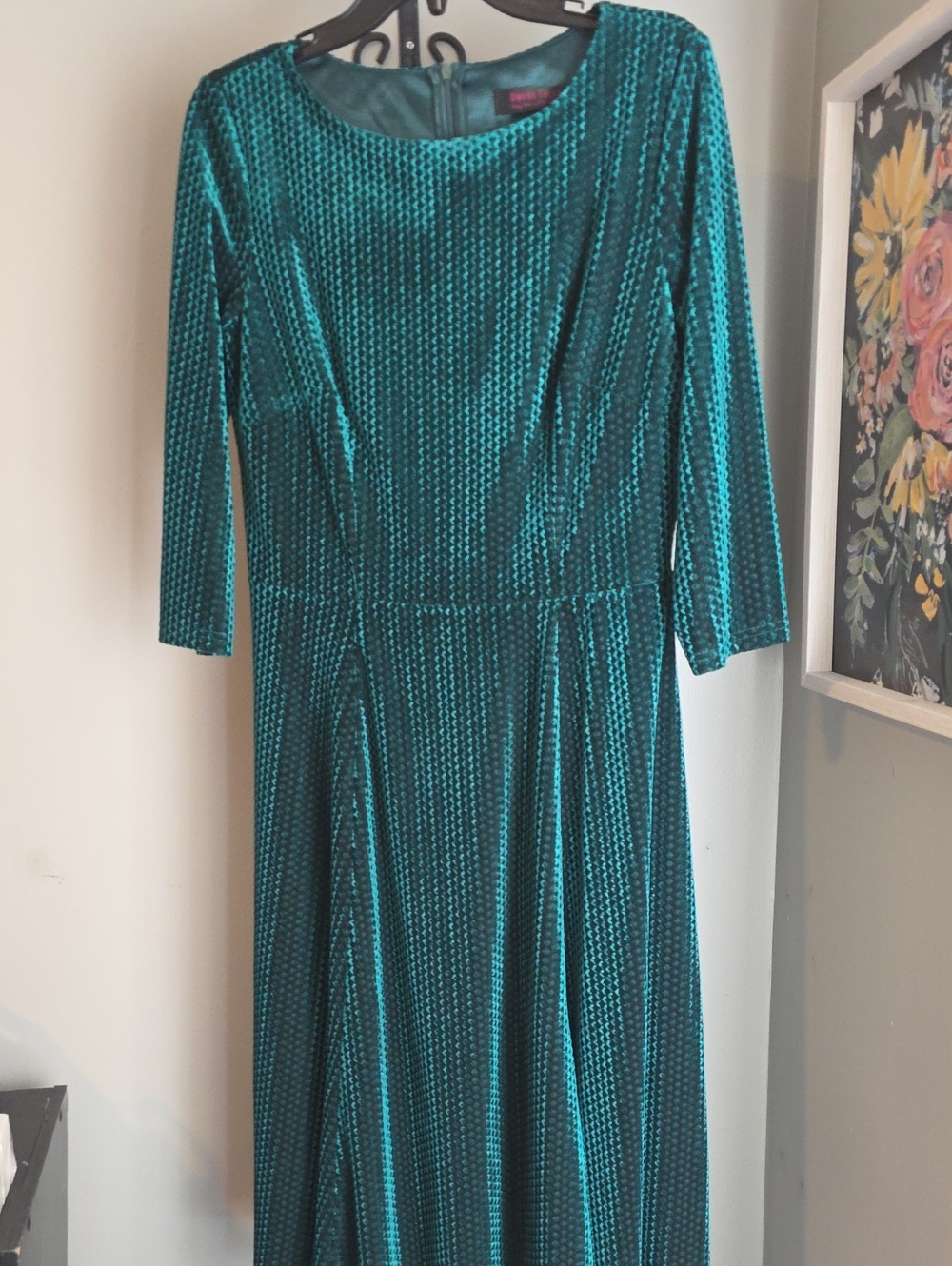 Green Velvet Midi Dress with Three-Quarter Sleeves Size Large